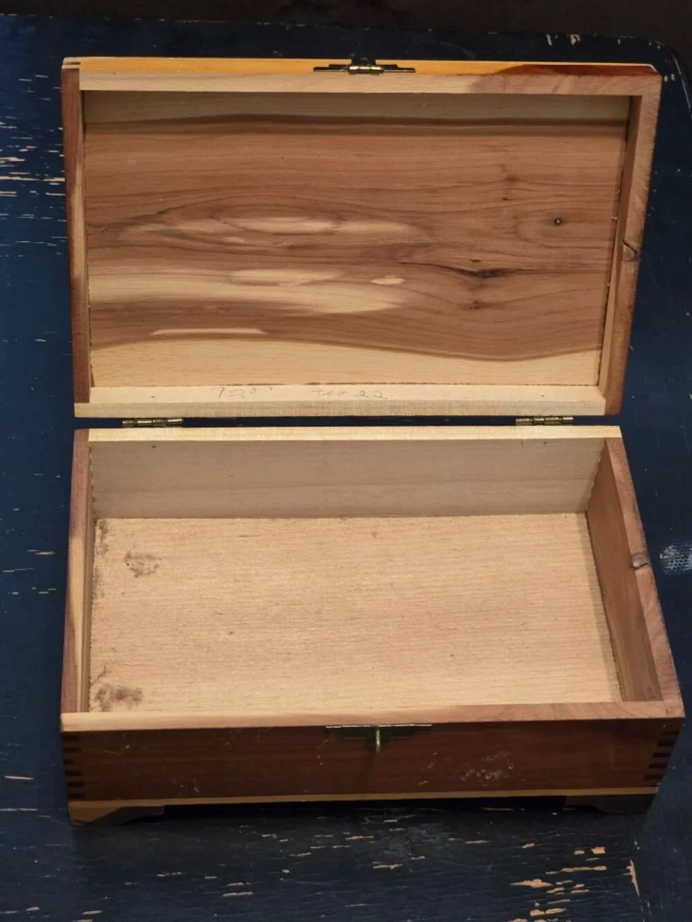 Vintage Cedar Keepsake Jewelry Box Hand Carved Scenic Lid Dovetail Wood 9.25